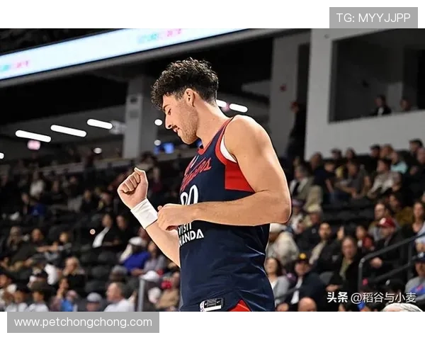 克莱替补表现回暖七投四中三分命中率高达五成贡献11分4板3助但出现关键失误