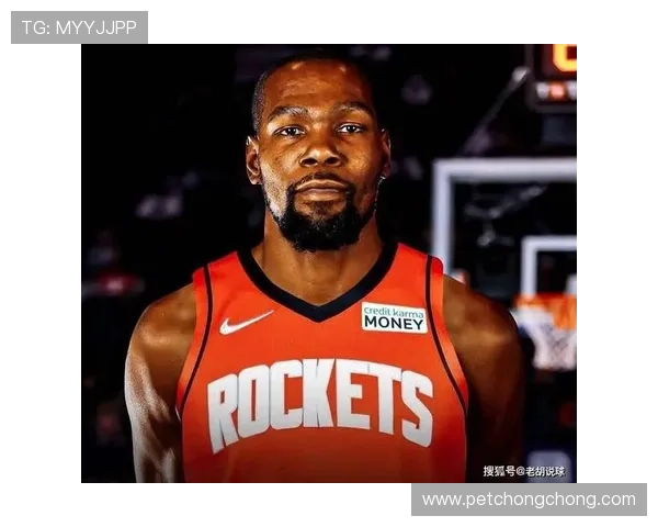 杜兰特场边轻松愉快与火箭助教艾维畅谈免战牌背后心态揭秘